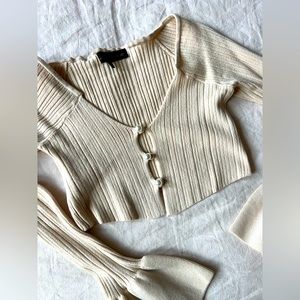 House of Harlow Perfect Condition Cropped sweater with Pearl buttons